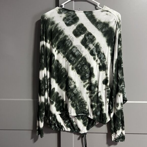 Young Fabulous Broke Women Batwing L/S Scoop Neck Oversize Tie Dye Top XS Boho - Picture 3 of 6